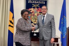 Health and social development top of the agenda at PAHO Director’s meeting with Prime Minister of Barbados  
